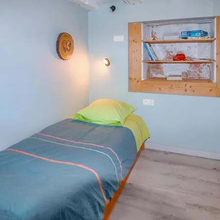2 Bedroom Amazing In Holiday home *